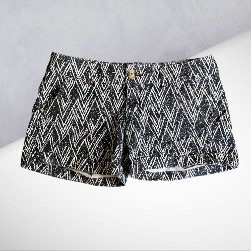 American Eagle Outfitters Black and White Patterned Women Shorts